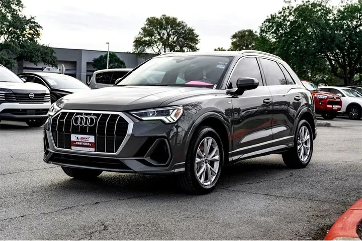 $27997 : Audi Q3 2022 AWD quattro S l image 9