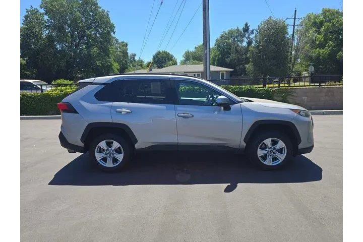 $19995 : Toyota RAV4 2020 AWD XLE 4dr image 3