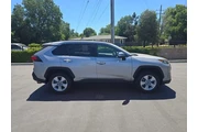 $19995 : Toyota RAV4 2020 AWD XLE 4dr thumbnail