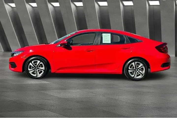 $18000 : Honda Civic 2016 LX 4dr Seda image 8