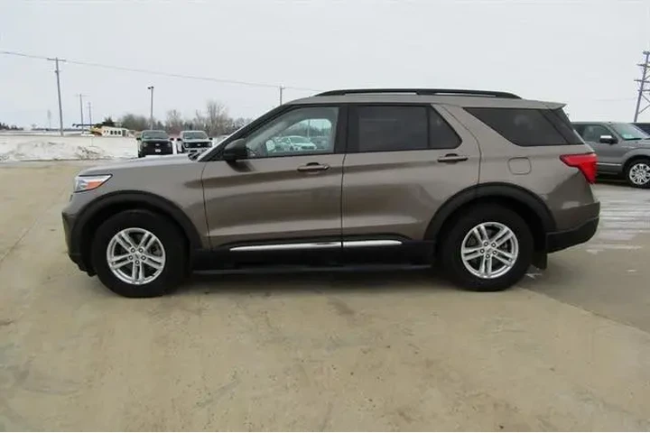 $23950 : Ford Explorer 2021 AWD XLT 4 image 8