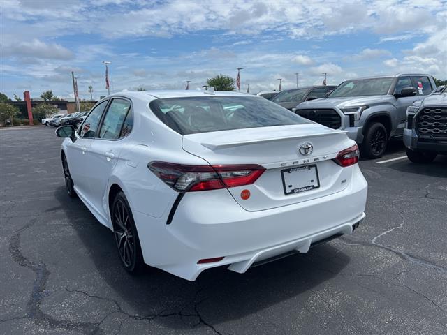 $24390 : PRE-OWNED 2022 TOYOTA CAMRY SE image 5