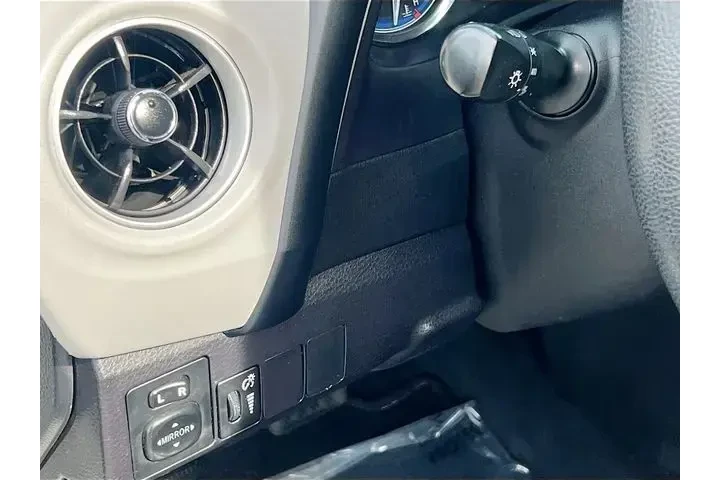 $12900 : Toyota Corolla 2017 SE 4dr S image 10