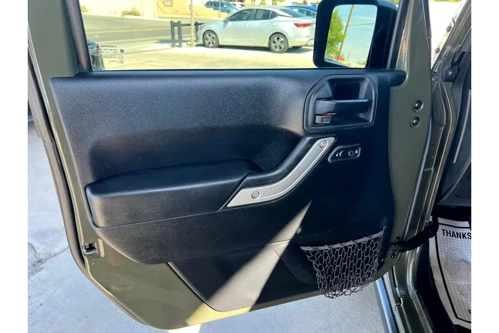 $20950 : 2015 Wrangler Unlimited Rubic image 10