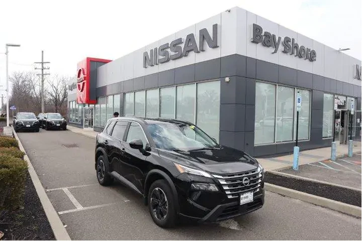 $22302 : Nissan Rogue 2025 AWD SV 4dr image 2