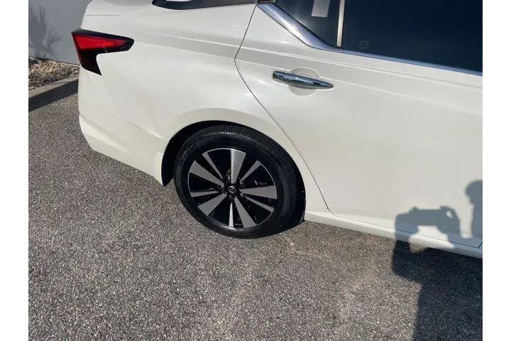 $17148 : Nissan Altima 2021 2.5 SV 4d image 4