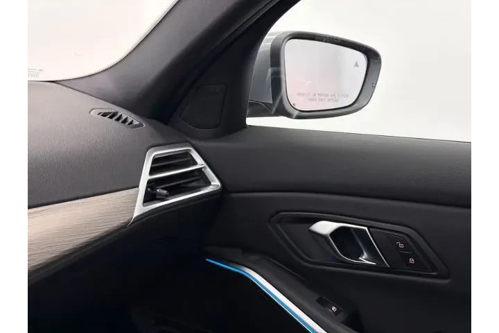 $38000 : BMW 3 Series 2025 AWD 330i x image 4
