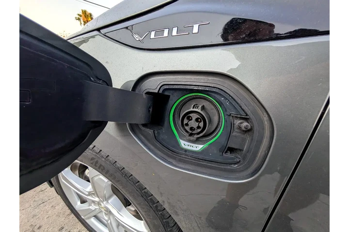 $12495 : 2017 Volt LT image 10