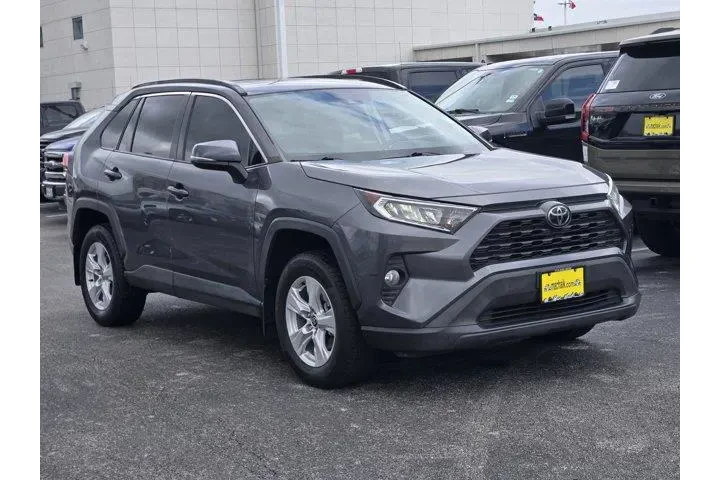 $22391 : Toyota RAV4 2021 XLE 4dr SUV image 3