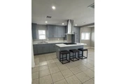 $800 : Casa renovada de 2 dormitorios thumbnail