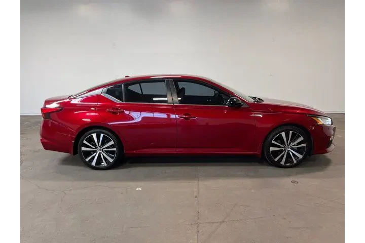 $17862 : Nissan Altima 2019 2.5 SR 4d image 2