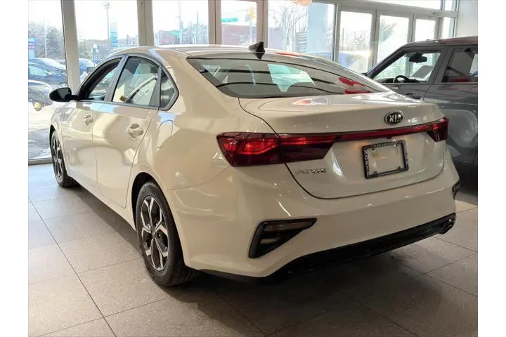 $14990 : Kia Forte 2021 FE 4dr Sedan image 6