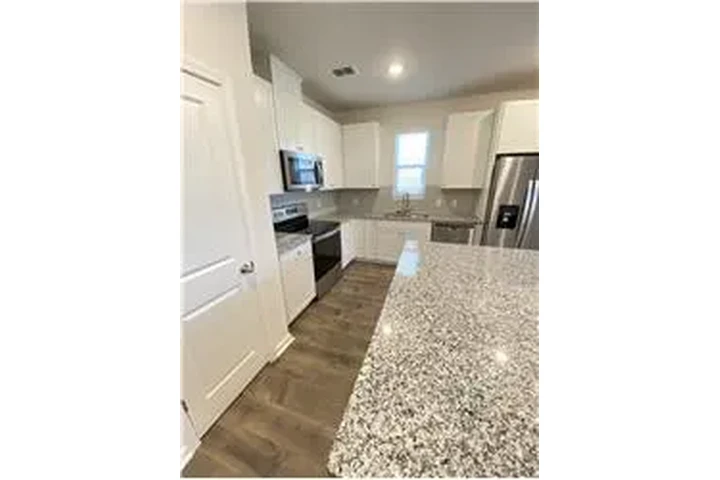 $1850 : Rental property with 3 bedro image 7