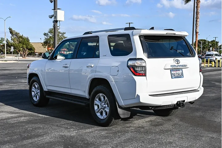 Toyota 4Runner 2022 4x2 SR5 image 6