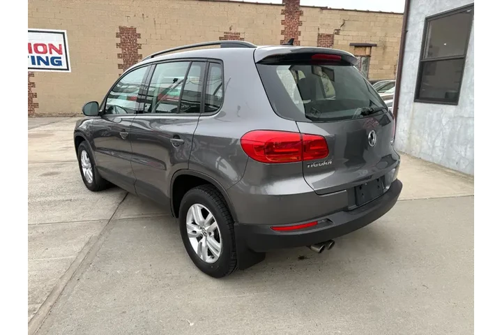 $7946 : 2015 Tiguan S 4Motion image 3