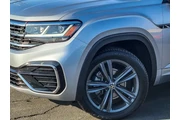 $27870 : Volkswagen Atlas Cross Sport thumbnail
