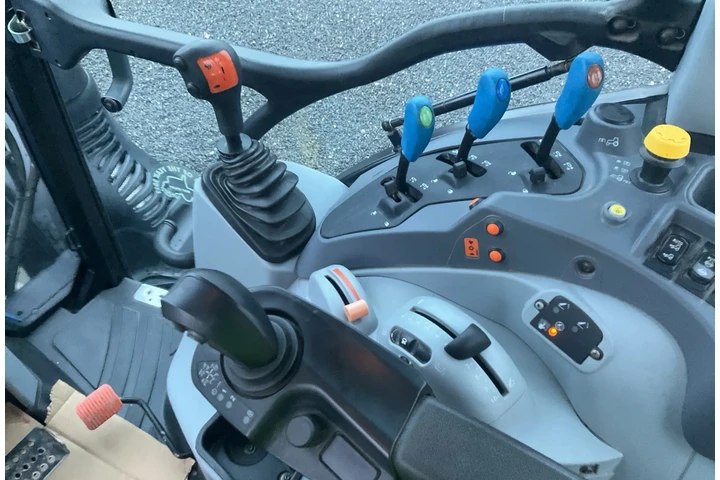 $15000 : Tractor New Holland T5.120EC image 6