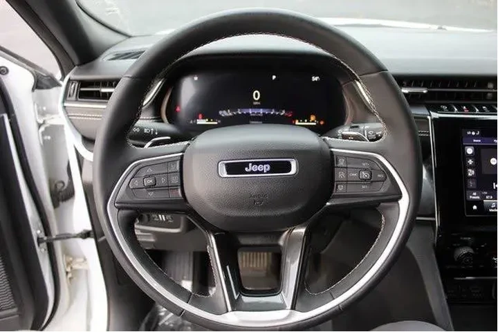 $28675 : Jeep Grand Cherokee L 2023 4 image 6