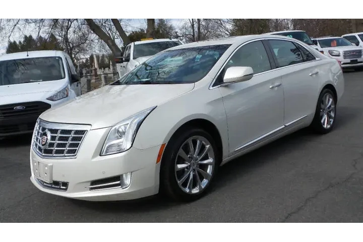 $12900 : 2013 XTS Premium Collection image 1