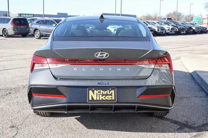 $19988 : 2025 Elantra SEL Convenience image 5