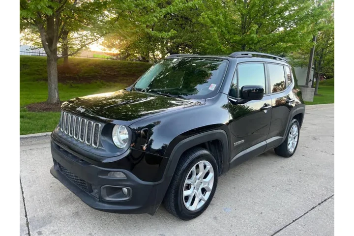 $9997 : 2017 Renegade Latitude image 2