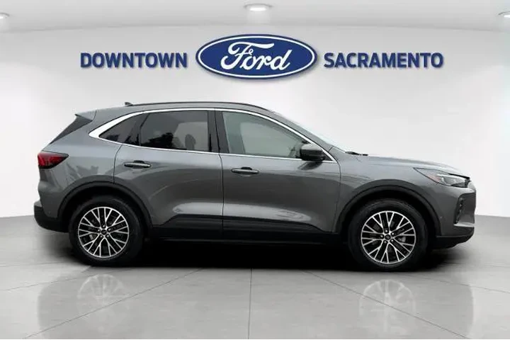 $27900 : Ford Escape Plug-In Hybrid 2 image 10