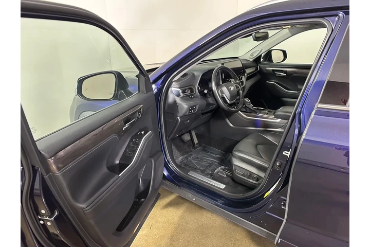 $46295 : 2023 Highlander Hybrid Limited image 2