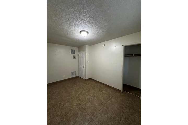 $825 : Rento cuarto privado image 3