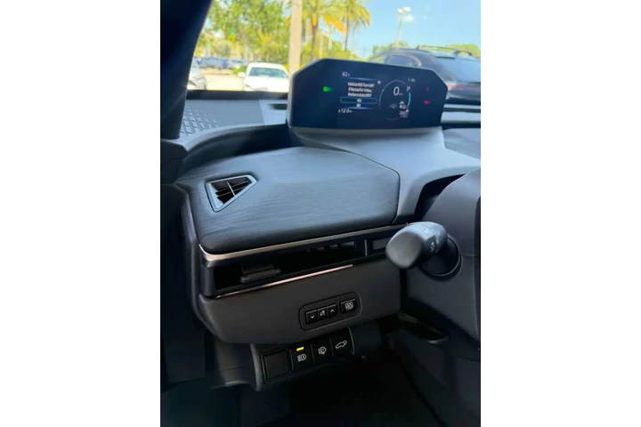 $40000 : Toyota CHR Eléctrica image 6