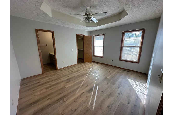 $1150 : 2 bed 2 baths Townhouse image 2