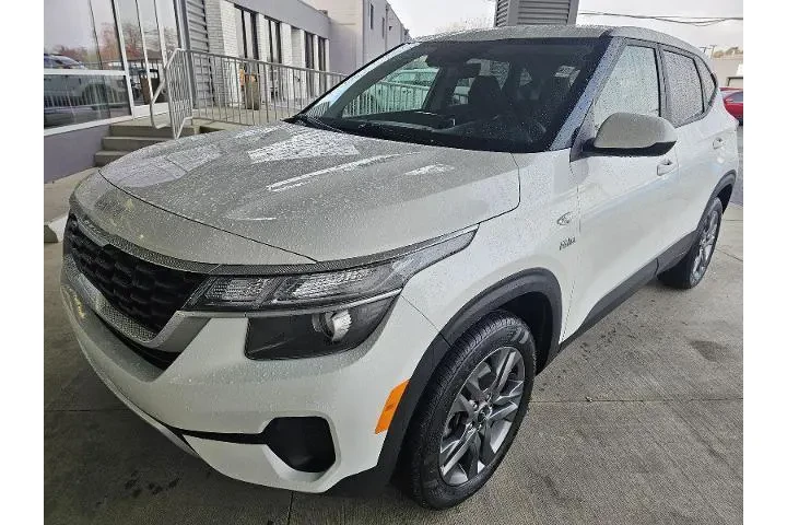 $18990 : Kia Seltos 2023 AWD LX 4dr S image 1