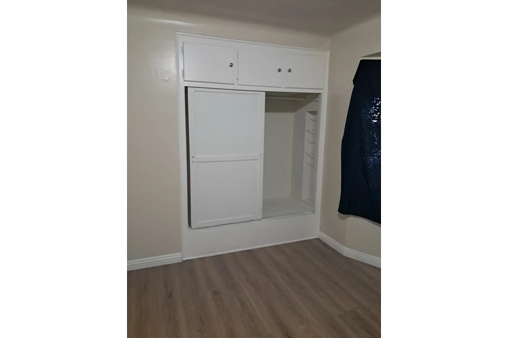 $1175 : Un cuarto de renta image 3