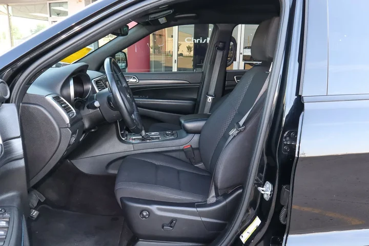 $17779 : 2019 Grand Cherokee Upland image 7