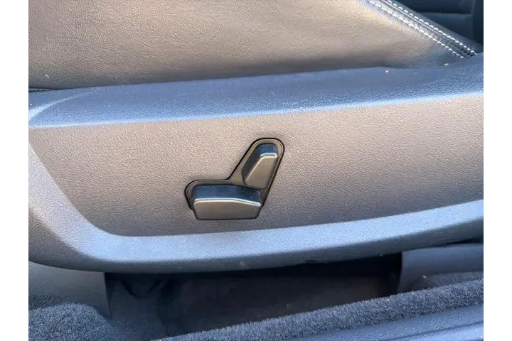 $15627 : Dodge Challenger 2010 R/T 2d image 10