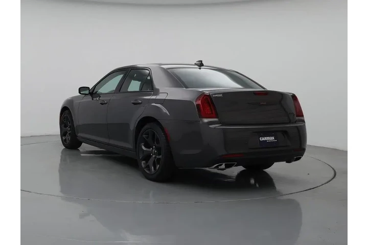 $35998 : Chrysler 300 2023 S V6 4dr S image 2
