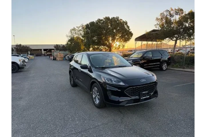 $17900 : Ford Escape 2022 SE 4dr SUV image 2