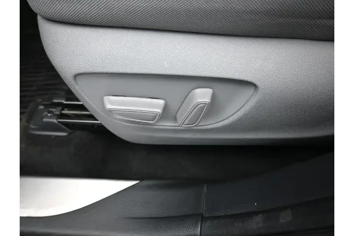 $33495 : Toyota Highlander 2023 LE 4d image 7