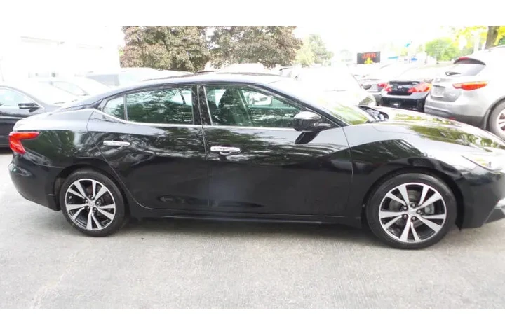 $12975 : 2017 Maxima 3.5 SV image 5