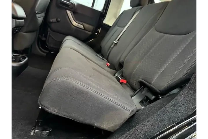 $15998 : Jeep Wrangler Unlimited 2015 image 5