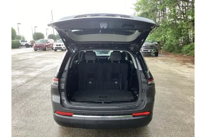 $30670 : Jeep Grand Cherokee L 2024 4 image 9