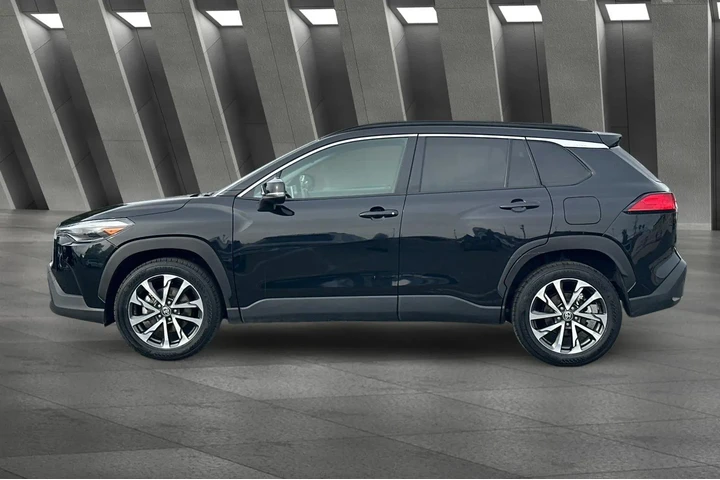 $27900 : Toyota Corolla Cross 2025 XL image 8