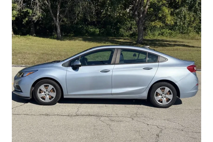 $5999 : 2017 Cruze LS Auto image 4