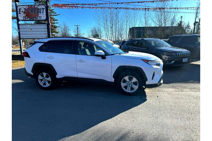 $23900 : Toyota RAV4 2020 AWD XLE 4dr image 3