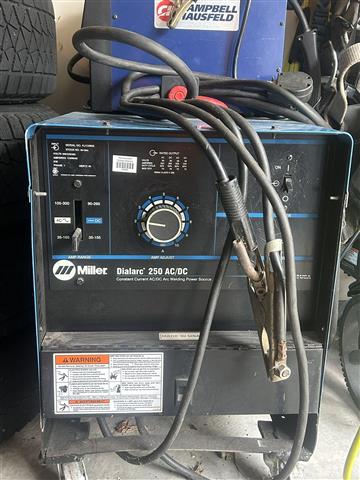 $550 : Miller dialarc 250 Ac/dc image 1