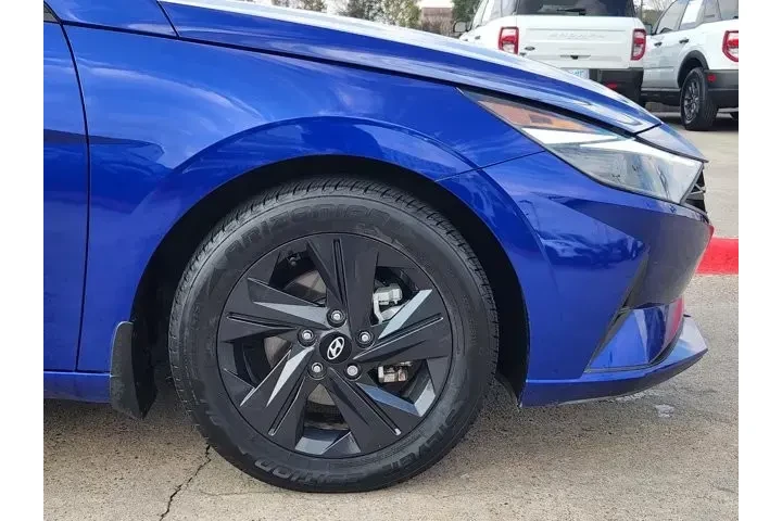 $18965 : Hyundai ELANTRA 2023 SEL 4dr image 8