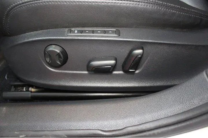 $20983 : Volkswagen Passat 2017 1.8T image 9