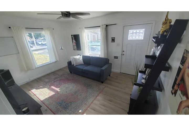 $1350 : cozy home image 7