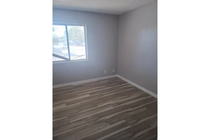$550 : Cuarto en renta image 1