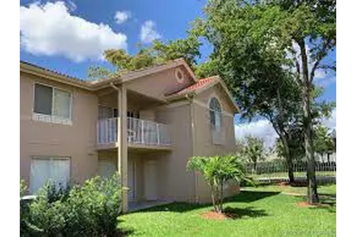 $950 : Rento Habitacion c/ bano priva image 1