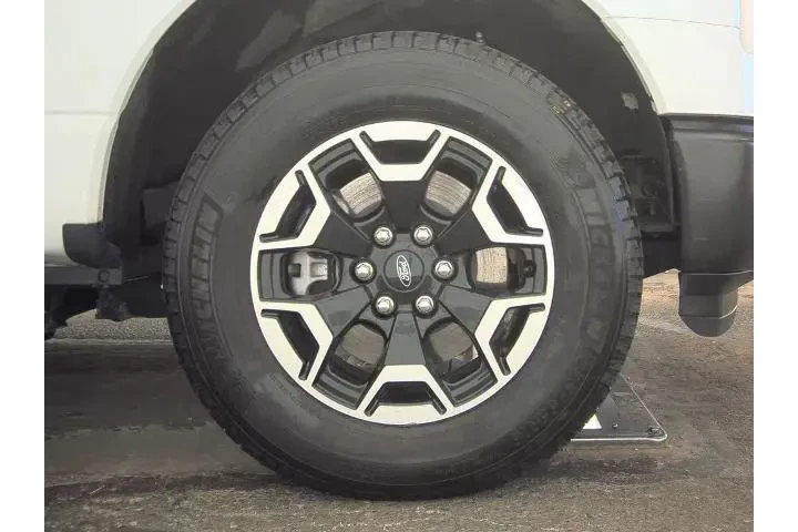 $32999 : Ford F-150 Lightning 2023 AW image 10